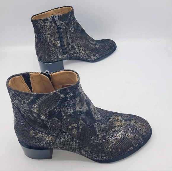 Vionic Kamryn Boa Print Waterproof Leather Booties Pewter Gold Silver Black SZ 6 - Picture 7 of 14